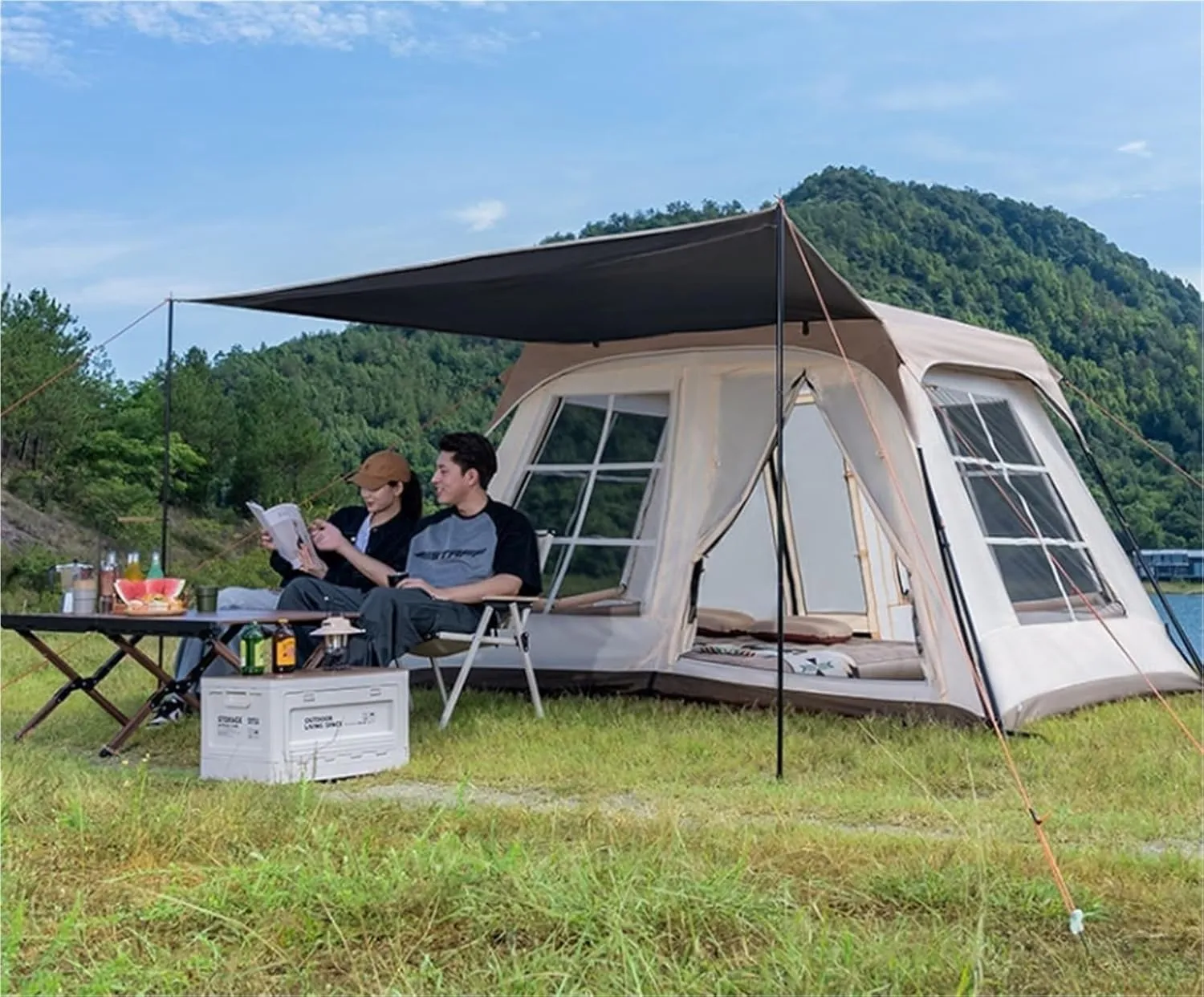 Outdoor Camping Portable Multi-Person Large Space Rainproof Camping Tent