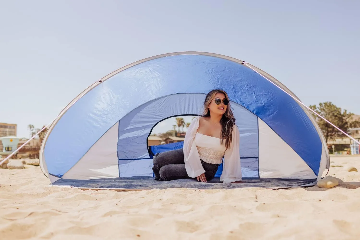 PICNIC TIME NCAA Georgia Tech Yellow Jackets Manta Portable Beach Tent, Pop Up Tent, Beach Sun Shelter Pop Up, (Gray with Black Accents)